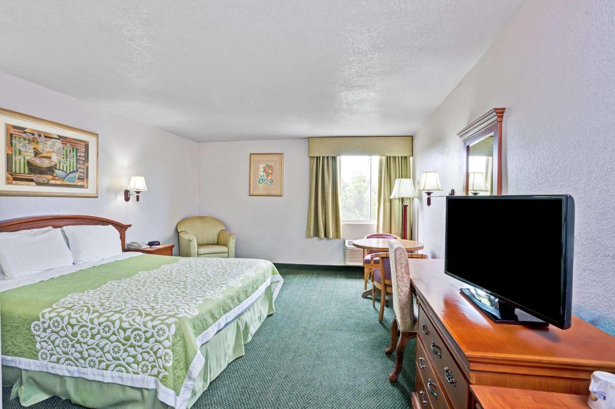 Days Inn & Suites By Wyndham Fullerton Eksteriør bilde